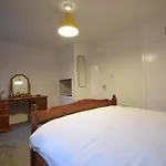 Cosy 2bdr House With Driveway Near *