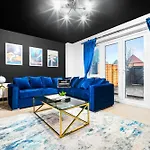Stylish 4 Bed House With Garden - 4 Doubles Beds & 1 Single Bed - Sleeps 9 - Salford - Free Parking - Smart Tvs In Every Bedroom - Free Netflix - 6 Min To Centre, Close To Trafford Centre, Etihad Stadium, Arena, Clubs & Mor * Manchester