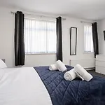 Vakantiehuis Stunning 2br House In Near Etihad And Coop Arena *