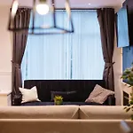 度假居 3 Bedroom House In Salford - Sleeps 6 Guests, Contractors, Groups, Families, Business, Leisure & Relocation Welcome, 15 Minutes From Centre, Fast Wi-fi, Smart Tv In Each Bedroom And Free Parking, Long & Short Welcome 曼彻斯特
