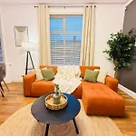 3br House Near Old Trafford With Games Sleeps 8 度假居 曼彻斯特