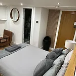 Hendham - Near Etihad Stadium, Coop Live Arena, National Cycling Centre & 24 Hour Asda Penzion