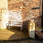 Steps From Old Trafford - Modern * Manchester