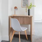 Stylish Comfort Retreat - Salford, Sleeps 8 Prázdninový dům