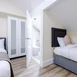 Sleeps 13, Free Parking, Near Etihad & C0-0p Live, 4br בית נופש מנצ'סטר