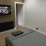 Penzion Hendham - Near Etihad Stadium, Coop Live Arena, National Cycling Centre & 24 Hour Asda