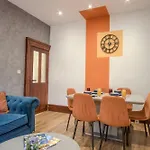 Modern & Spacious 4-bedroom Home, Family & Contractor Friendly,