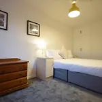 Prázdninový dům Cosy 2bdr House With Driveway Near Manchester