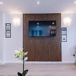 Ferienhaus Stylish 2br House For 4 In With Parking Manchester