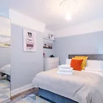 Vakantiehuis Ideal Group 3br House For 8 Parking *