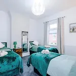 Modern 2-bed House Near Centre - Sleeps 6 Feriehus Manchester