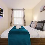 Sleeps 13, Free Parking, Near Etihad & C0-0p Live, 4br * 曼彻斯特