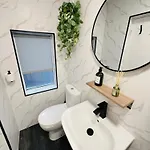別荘 3br House Near Old Trafford With Games Sleeps 8 *