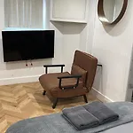 بيت ضيافة Hendham - Near Etihad Stadium, Coop Live Arena, National Cycling Centre & 24 Hour Asda مانشستر