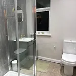 Large Luxury 4 Bedroom With Parking * Manchester