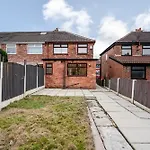 Spacious 4 Bed Ideal For Business & Long Term Stays, Free Parking Penzion *