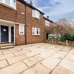 The Vibe & Play Hangout - Hot Tub Retreat