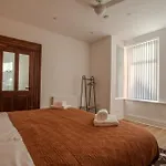 Hébergement de vacances Modern & Spacious 4-bedroom Home, Family & Contractor Friendly, *