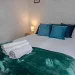 Modern 3br House - Quiet Clifton Area * Manchester