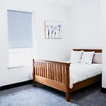 Cosy Luxe With Fresh Bakes Манчестер