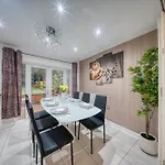 Prázdninový dům 3 Bedrooms Sleeps 7 Free Parking