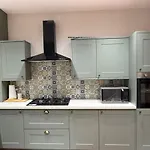 Large Luxury 4 Bedroom With Parking Tatil Evi