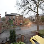 Cosy 2bdr House With Driveway Near