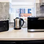 Дом отдыха Cosy Luxe With Fresh Bakes *