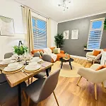 3br House Near Old Trafford With Games Sleeps 8 別荘