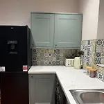 Large Luxury 4 Bedroom With Parking