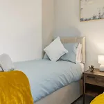 2 Bedroom 5 Beds House 10 Minutes Away From Centre And Hospitals On Street Parking ,great For Long Term Contractors And Hospital Workers