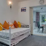 Prázdninový dům 3 Bedrooms Sleeps 7 Free Parking