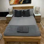 بيت ضيافة Hendham - Near Etihad Stadium, Coop Live Arena, National Cycling Centre & 24 Hour Asda *