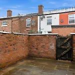 بيت للعطل 2 Bedroom 5 Beds House 10 Minutes Away From Centre And Hospitals On Street Parking ,great For Long Term Contractors And Hospital Workers