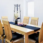 Дом отдыха Cosy Luxe With Fresh Bakes Манчестер