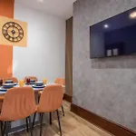 Hébergement de vacances Modern & Spacious 4-bedroom Home, Family & Contractor Friendly, *