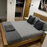 Hendham - Near Etihad Stadium, Coop Live Arena, National Cycling Centre & 24 Hour Asda Penzion Manchester