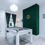 Modern 2-bed House Near Centre - Sleeps 6 * Manchester