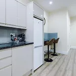 Sleeps 13, Free Parking, Near Etihad & C0-0p Live, 4br * 曼彻斯特
