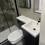 بيت ضيافة Hendham - Near Etihad Stadium, Coop Live Arena, National Cycling Centre & 24 Hour Asda مانشستر