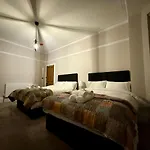 Large Luxury 4 Bedroom With Parking Tatil Evi Manchester