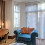 Modern & Spacious 4-bedroom Home, Family & Contractor Friendly, Hébergement de vacances