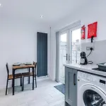Stylish 2br House For 4 In With Parking Дом отдыха