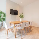 Stylish Comfort Retreat - Salford, Sleeps 8 Manchester