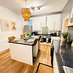 3br House Near Old Trafford With Games Sleeps 8 Дом отдыха