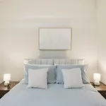 2 Bedroom 5 Beds House 10 Minutes Away From Centre And Hospitals On Street Parking ,great For Long Term Contractors And Hospital Workers مانشستر