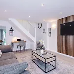 Дом отдыха Stylish 2br House For 4 In With Parking Манчестер