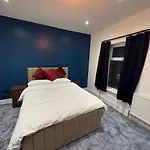 Mayford Shared House Penzion *