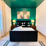 別荘 3br House Near Old Trafford With Games Sleeps 8 マンチェスター