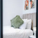 Free Park Stunning 3bedroom In 度假居